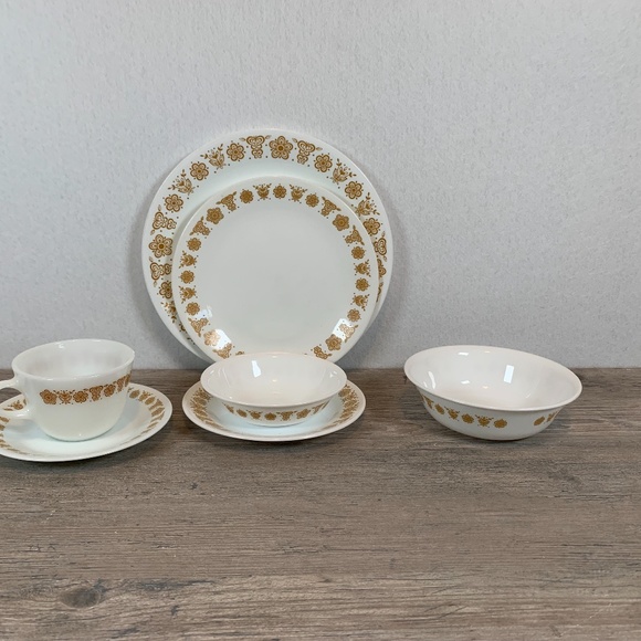Corelle Golden Butterfly 7 piece dinnerware set. Plates, Bowls cup and saucer - Picture 3 of 9
